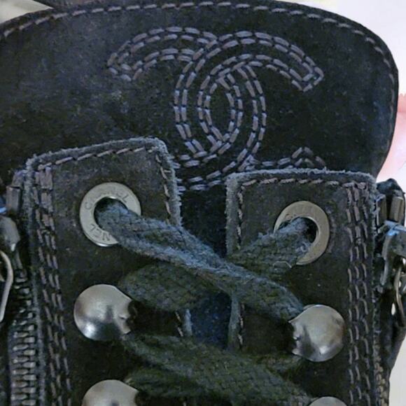 Chanel Quilted Suede CC Logo Combat Boots Black Moto Lace Up G29324 IT 37 6 6.5 - Picture 3 of 16